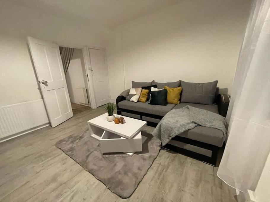 Spacious 2 Bedroom On Tower Bridge London Exterior photo