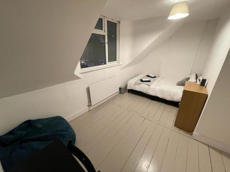 Spacious 2 Bedroom On Tower Bridge London Exterior photo