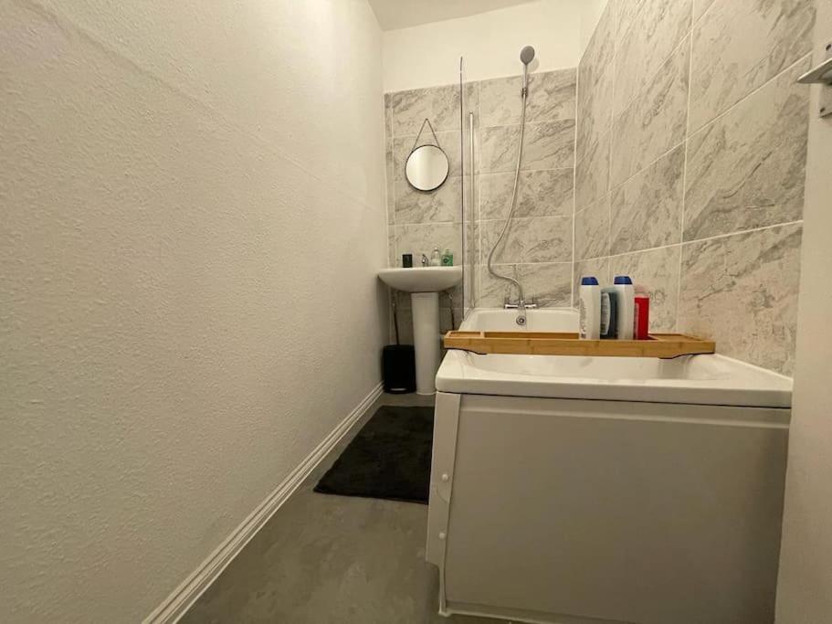 Spacious 2 Bedroom On Tower Bridge London Exterior photo