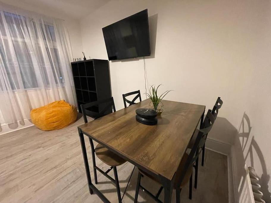 Spacious 2 Bedroom On Tower Bridge London Exterior photo